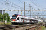 RABe 523 071, auf der S3, fährt zum Bahnhof Pratteln.