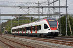 RABe 523 046, auf der S1, fährt zum Bahnhof Möhlin.