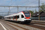 RABe 523 052, auf der S26, durchfährt den Bahnhof Rupperswil.