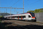 RABe 523 055, auf der S3, fährt am 20.09.2023 beim Bahnhof Gelterkinden ein.