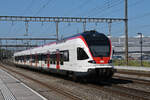 RABe 523 071, auf der S26, durchfährt am 11.08.2025 den Bahnhof Rupperswil.
