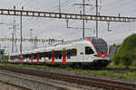 RABe 523 002, auf der S3, fährt am 20.04.2026 zum Bahnhof Pratteln.