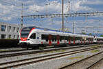 RABe 523 012, auf der S1, f�hrt am 21.04.2026 beim Bahnhof Kaiseraugst ein.