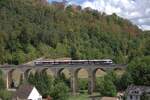 Am 30.08.2026 f�hrt ausnahmsweise ein Flirt �ber die alte Strecke �ber den Hauenstein. Es verkehrt st�ndlich eine S-Bahnzug,normalerweise verkehrt hier ein GTW.
Die Strecke wurde 1858 er�ffnet, ist quasi ein Baudenkmal. Die Umgebung ist recht reizvoll, dieses Jahr sind die W�lder schon fr�h bunt.