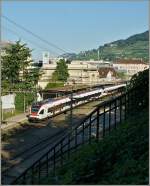 Zwei Flirt halten auf ihrer Fahrt nach Lausanne im Bahnhof Vevey.