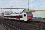 RABe 523 101 durchfährt den Bahnhof Rothrist.