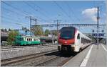 Der in Morges einfahrende SBB RABe 523 112 ist als R9 24945 auf dem Weg von Allaman nach Lausanne; das eigentliche Motiv ist aber der links (leider abgebügelte) BAM MBC Be 4/4 N° 11 der noch im Güterverkehr eingesetzt sind, da die beid ...