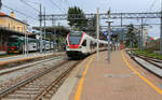 Die neue Strecke von Mendrisio her in Varese, mit FFS TILO Flirt 524 019 und Trenord Ale 711 061.