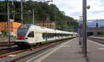 Der Trennord ETR 524 202 als S10 fährt in den Bahnhof von Bellinzona(CH) ein.