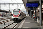 RABe 524 010 (Stadler FLIRT) der TILO SA (SBB/TRENORD S.r.l.) als R 25468 (R40) von Varese (I) nach Mendrisio (CH), weiter als S40, erreicht den Bahnhof Chiasso (CH) auf Gleis 1 und setzt seine Fahrt