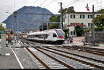 RABe 524 104  Airolo  und RABe 524 018 (Stadler FLIRT) der TILO SA (SBB/TRENORD S.r.l.) als S10 von Chiasso (CH) nach Bellinzona (CH) erreichen den Bahnhof Lugano (CH) auf Gleis 4.
