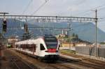 Ein moderner Flirt der TILO, Nummer 524009, verlsst den Bahnhof Bellinzona am   19.5.2009.