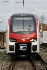 Frontansicht des RABe 531 404 für Thurbo der am 11.3.25 beim Bahnhof Dürrenroth abgestellt ist.