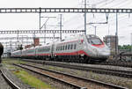 ETR 610 Trenitalia durchfährt bei trübem Wetter den Bahnhof Muttenz. Die Aufnahme stammt vom 08.05.2017.