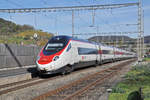 ETR 610 durchfährt den Bahnhof Gelterkinden.