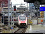 SBB - Einfahrende Triebzüge  93 85 5 610 107+ 93 85 5 610 103 im SBB Bahnhof Basel am 18.11.2023