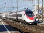 SBB - Nachschuss von einem Triebzug Typ ETR 610 bei der Durchfahrt im Bahnhof Renens am 22.01.2010