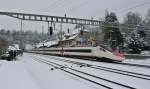 ETR 610 010 als EC 57, Basel-Bern-Ltschberg-Simplon-Milano, bei Durchfahrt in Aarburg-Oftringen. Normalerweise verkehrt dieser Zug ber die direkte Verbindungslinie Olten-Rothrist, heute wurde er jedoch via Aarburg umgeleitet, 12.02.2013.