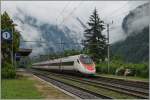 Ein SBB ETR 610 fährt als EC 32 von Milano nach Genève in Varzo durch. 
2. Juli 2014