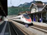 SBB - ETR 610 110 bei der durchfahrt im Bahnhof von Aigle am 31.05.2015