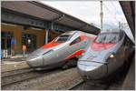 EC30014 und EC30015 Mit je einem ETR610 begegnen sich in Bellinzona. Die 300 vor der Zugnummer bedeutet, dass die Fahrt durch den Gotthardbasistunnel erfolgt. (14.11.2016)