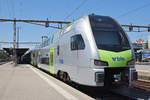 RABe 515 017  Mutz , auf der S1, wartet beim Bahnhof Thun.