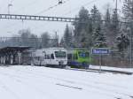 bls - Nina Treff in Ramsei mit den Triebzgen RABe 525 038-6 und  525 003-0 am 14.02.2009