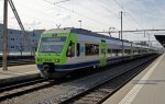 NINA RABe 525 018-8  Thunersee  und 017-0  Grabebach  stehen am 07.04.10 in Thun.