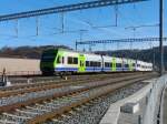 bls - Triebwagen RABe 525 034-5 zusammen mit dem RABe 525 038-6 bei der einfahrt in den Bahnhof Burgdorf am 06.02.2011