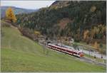 Der TMR RegionAlps RABe 525 041 (UIC 94 85 7525 041-0 CH-RA) ist von Sembracher nach Orsières unterwegs und verlässt den kleinen Ort La Douay mit dem einzigen Zwischenstopp (Haltestelle,