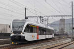 RABe 526 719-0, auf der S9, fährt beim Bahnhof Sissach ein.