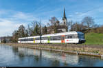  Bluemechischtli  RABe 526 687 fährt mit Bt 224 voran am 23. März 2017 als S55 nach St. Gallen. Aufgenommen am Kanal bei Bürglen TG.