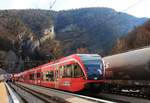 Der Bahnhof Reuchenette-Péry im Berner Jura voller GTW: Zug 283 nach Biel, und die Züge, die sich in Sonceboz trennen werden, 260 (nach Malleray-Bévilard) und 284 (nach La Chaux-de-Fonds). 19.Februar 2018   