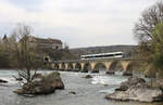 Ein GTW als S33 auf der Rheinfallbrücke zwischen Schloss Laufen und Neuhausen am 03.04.2016.