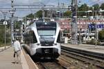 SCHAFFHAUSEN (Kanton Schaffhausen), 18.09.2024, 800-8 als S62 der Bodensee-S-Bahn nach Singen (Hohentwiel) bei der Ausfahrt aus dem Bahnhof Schaffhausen