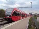 GTW RABe 526 260  Luzerner Hinterland  und RABe 526 264  Napf  als S52 nach Ins bei der Ausfahrt in Kerzers. 07.05.2010