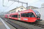 RABe 526 281 als Regio 5226 in Solothurn West. Einst beschaffte der Regionalverkehr Mitteland (RM) diese GTW's. Nach der Fusion mit der BLS behielten diese Züge das rote RM Farbkleid. Ihr damaliges Einsatzgebiet war u. a. die Strecke Solothurn-Moutier. Als die SBB den Personenverkehr zwischen Solothurn und Moutier übernahm, gab sie im Gegenzug den Regionalverkehr zwischen Luzern-Langnau-Langenthal an die BLS ab. Dort wurden dann die ehem. RM GTW's eingesetzt, zwischen Solothurn und Moutier wiederum verkehrten SBB Dominos. Nun, auf den Fahrplanwechsel 2013, kaufte die SBB diese roten GTW's, und setzt sie seither zwischen Biel-La Chaux-de-Fonds sowie auf der ehem. Stammlinie Solothurn-Moutier (-Sonceboz) ein. Ausserdem wurde ein neues Flügelkonzept im Jura mit diesen Zügen umgesetzt, 18.12.2013.