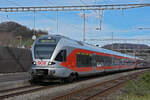 RABe 526 045-0 der SOB durchfährt am 13.03.2022 den Bahnhof Gelterkinden.