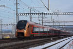 RABe 526 210 Traverso der SOB, durchfährt den Bahnhof Muttenz. Die Aufnahme stammt vom 12.02.2021.