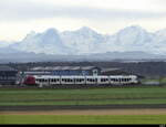 tpf - Triebzug RABe 527 195 vor den Berner Alpen bei Ins am 14.01.2023