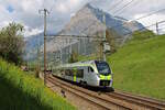 bls 528 110 fährt als RE von Bern nach Brig aus dem Bahnhof Kandersteg auf der Lötschberg Nordrampe.