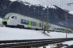 Neue S-Bahn MIKA RABe 528 209 für die BLS am 9.12.23 in Frutigen abgestellt.
