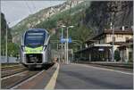 ISELLE TERMINI könnte man in diesen Tagen den Bahnhof von Iselle di Trasquera nennen, enden doch alle Züge hier. Infolge Bauarbeiten einer Brücke ist die Strecke Iselle - Domodossola unterbrochen, es fahren (sehr viele) Ersatzbuse. Die BLS fährt nun stündlich (statt zweistündlich) bis Iselle, fast alle andern Züge entfallen. Im Bild der BLS RABe 528 102 als RE 1 4259 von Bern in Iselle di Trasquera angekommen (8:35) und wendet nun auf den RE 1 4264 nach Bern (ab 9:20) somit bleibt herrlich viel Zeit den BLS MIKA in Iselle zu fotografieren. 

17. August 2024