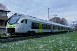 Die MIKA RABe 528 127 als R11 nach Zweisimmen am 26.3.26 zwischen Spiez und Lattigen.