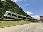 Lötschberger 118 als RE von Bern nach Luzern, am 10.6.17 bei der Kambly Fabrik in Trubschachen.