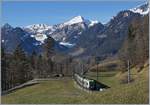 Der BLS RABe 535 107 und ein weiterer sind kurz nach Weissenburg auf dem Weg nach Zweisimmen.