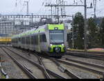 BLS - RABe 535 106 + 535 000 der einfahrt im Bhf. Ostermundigen am 27.01.2024 .. Standort des Fotografen auf dem Perron 1