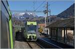 Bereits Geschichte:  Lötschberger  im Simmental, zumindest im R/RE Verkehr nach Bern. 
In Boltigen konnte ich durch das zu öffnende Fenster auf der Platform des EW III im RE nach Zweisimmen den Gegenzug in Form des BLS RABe 535 107 nach Bern fotografieren. Aus diesem Grund zeigt das Bild auch bewusst einen Anschnitt des EW III Wagens.

17. Februar 2021