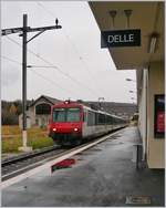 Ein NPZ trifft am 23. November in Delle ein. Mich faszinierte, dass bei der rund 4 km langen Wiederinbetriebnahme der Strecke Boncourt - Delle die alten Fahrleitungsmasten weiterverwendet wurden. 