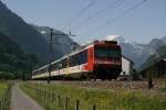 Mit dem Tdi im Hintergrund fhrt der RE 3961 (RBDe 560 120) am 23.5.2009 durch die Haltestelle Leuggelbach.